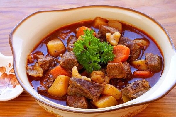 Bò hầm giúp phục hồi sức khỏe nhanh cho người bệnh