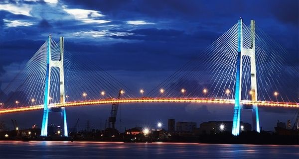Cầu Mỹ Thuận là địa điểm thu hút khách du lịch nhất ở miền Tây Nam Bộ