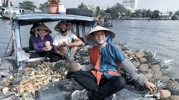 Khung cảnh mua bán độc đáo với cửa hàng di động trên khu chợ nổi Cái Răng