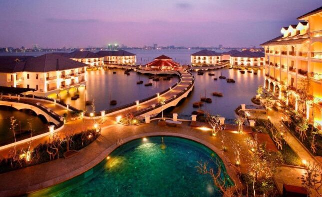 10 khách sạn trong phố tốt nhất Việt Nam 2022